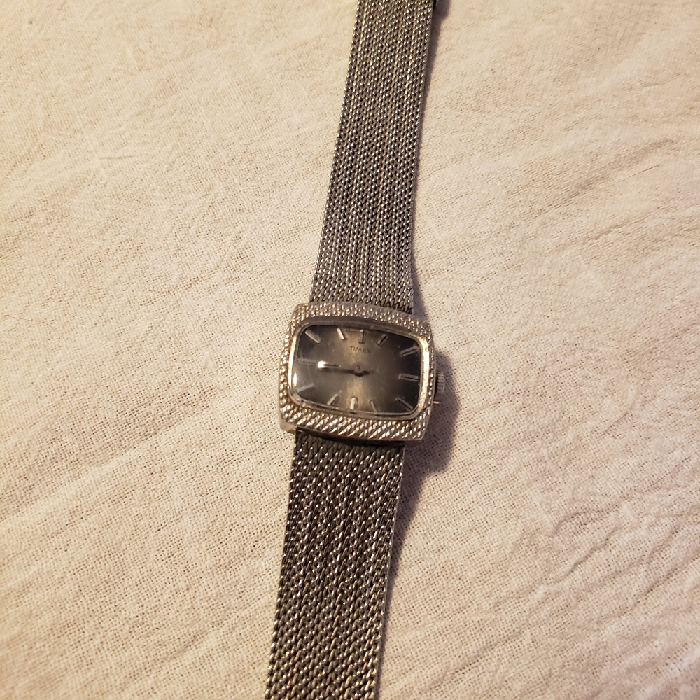 Vintage Timex Ladies Watch From The Early 1970's MANUAL WIND NON-WORKING AS IS